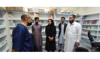 بازدید میدانی سرپرست دانشکده علوم پزشکی چابهار از پروژه‌ها و مراکز بهداشتی و درمانی شهرستان دشتیاری