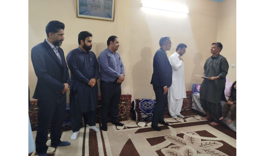 عیادت رئیس دانشکده علوم پزشکی چابهار و رئیس بنیاد شهید از جانباز جنگ رمضان