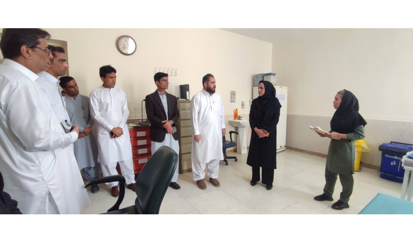 بازدید میدانی سرپرست دانشکده علوم پزشکی چابهار از پروژه‌ها و مراکز بهداشتی و درمانی شهرستان دشتیاری